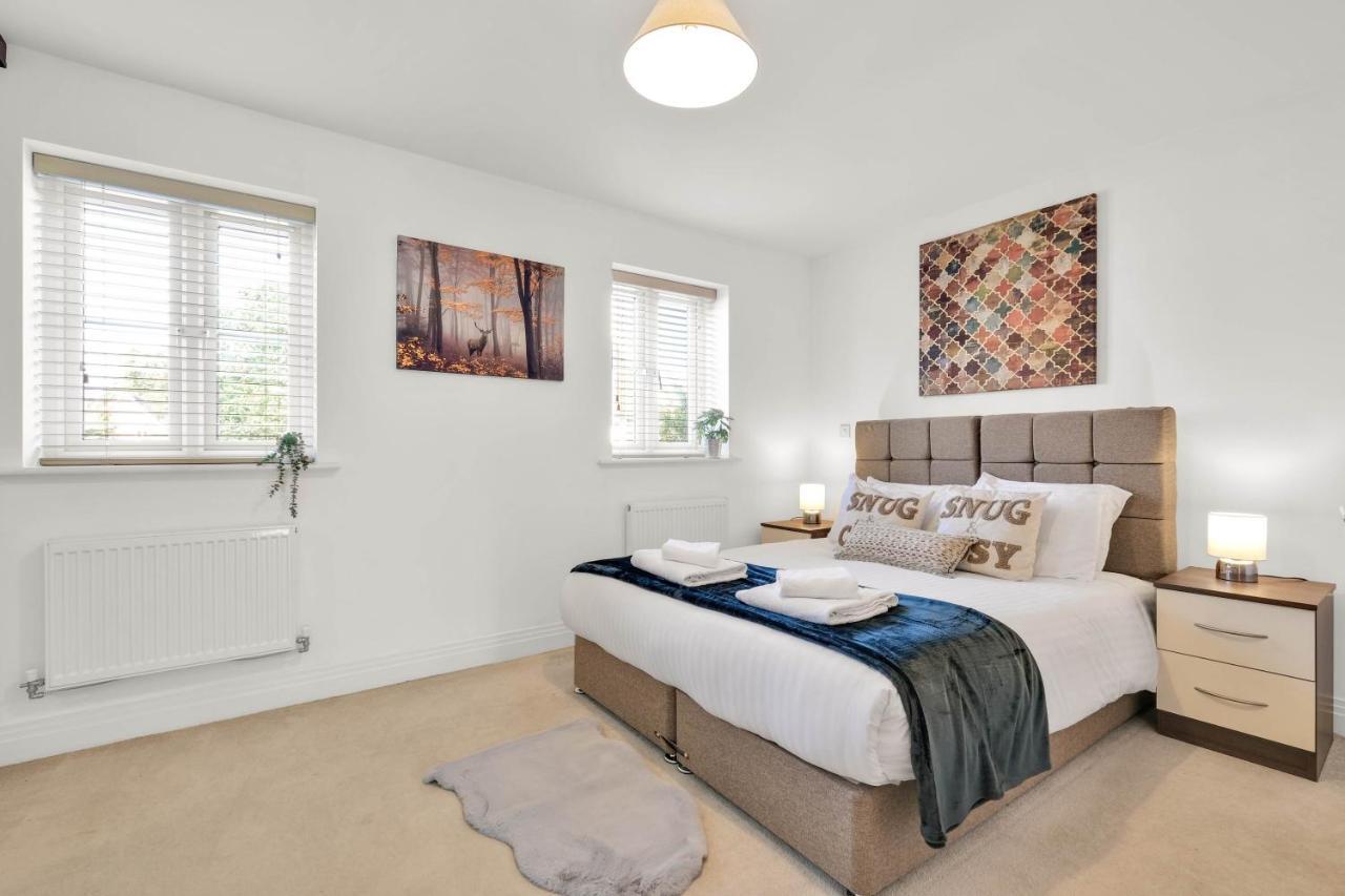Foxherne 5Bdr 3Ba Serviced House With Parking - Slough By 360Stays Exterior foto