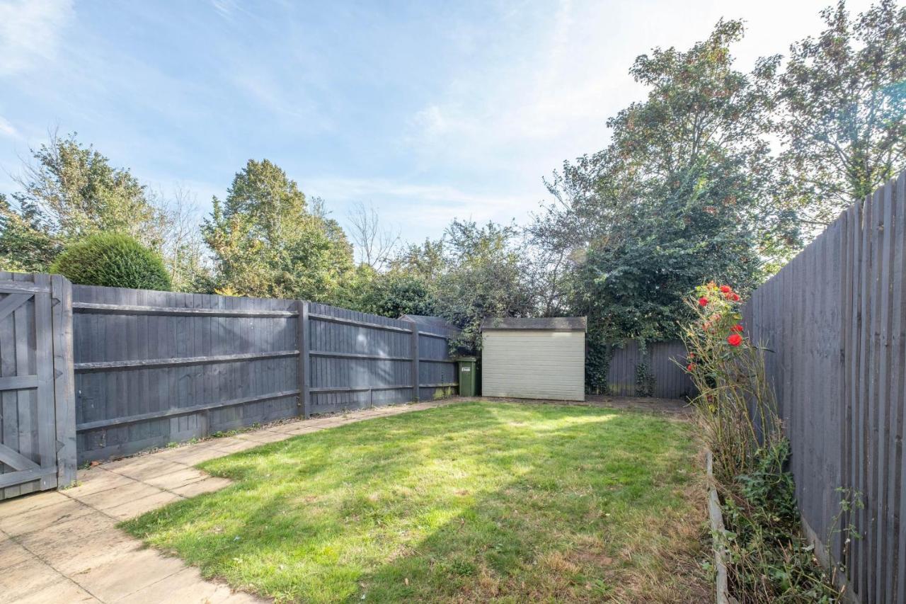 Foxherne 5Bdr 3Ba Serviced House With Parking - Slough By 360Stays Exterior foto