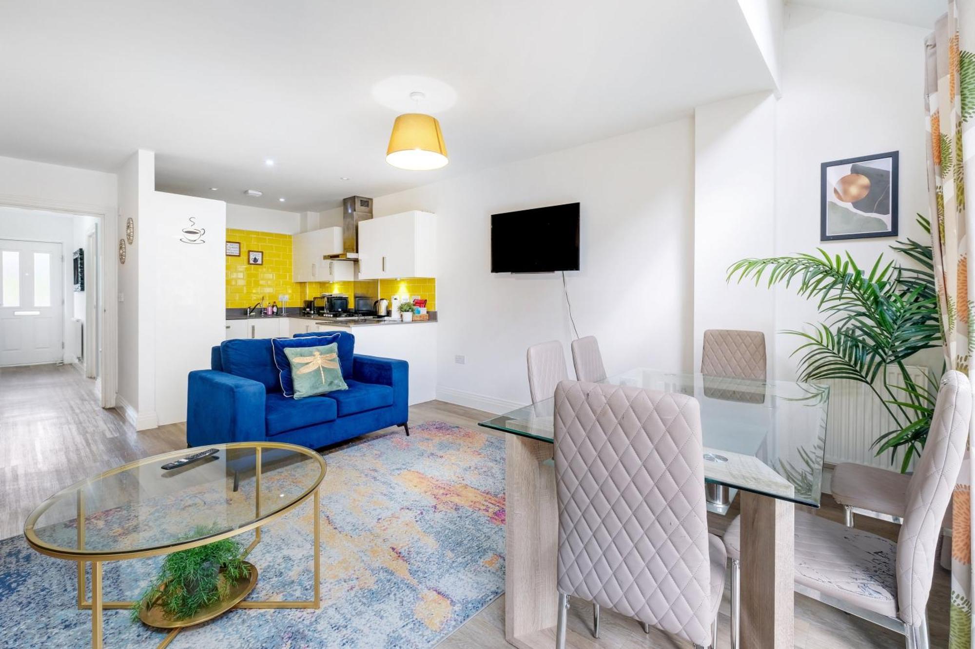 Foxherne 5Bdr 3Ba Serviced House With Parking - Slough By 360Stays Exterior foto
