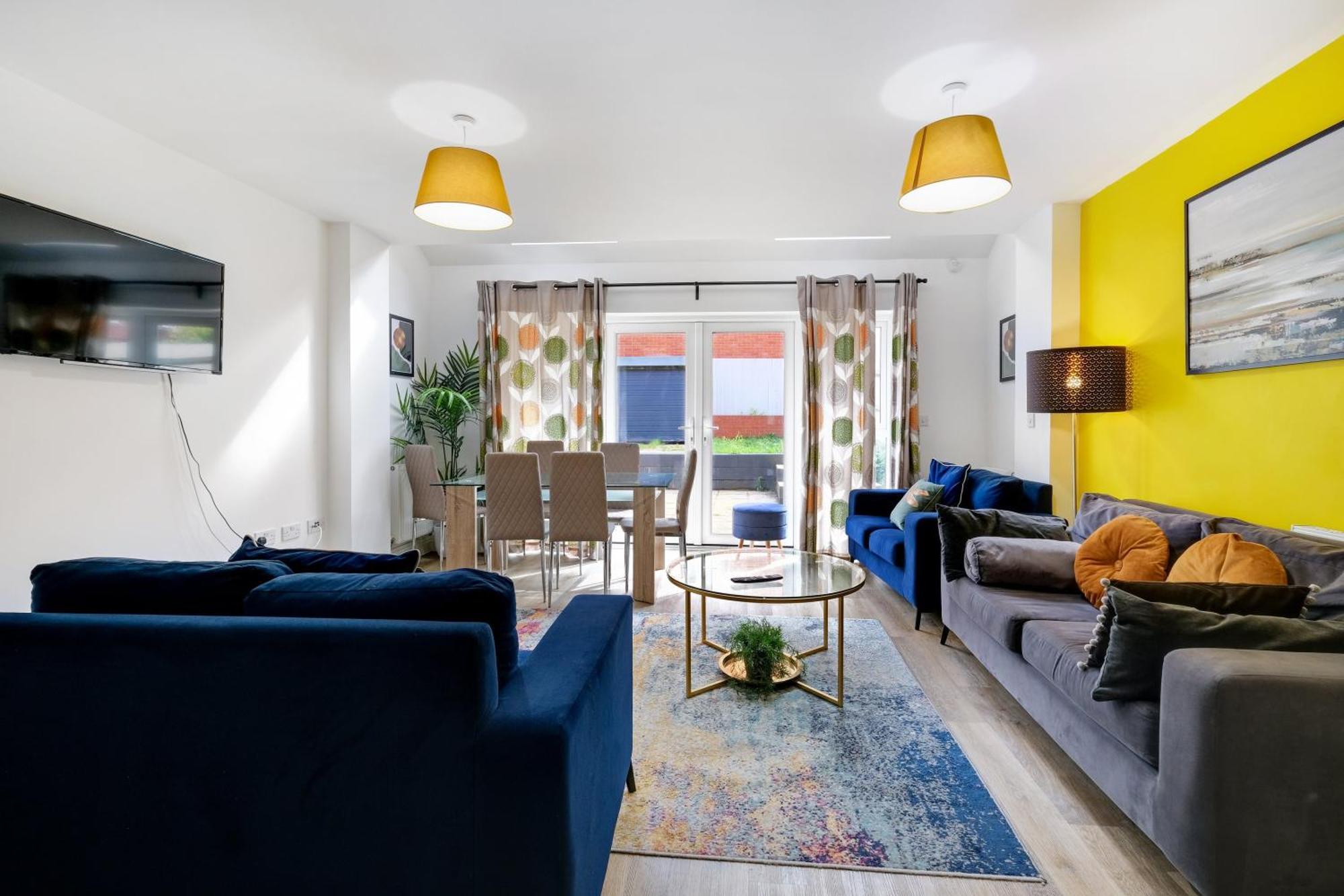 Foxherne 5Bdr 3Ba Serviced House With Parking - Slough By 360Stays Exterior foto