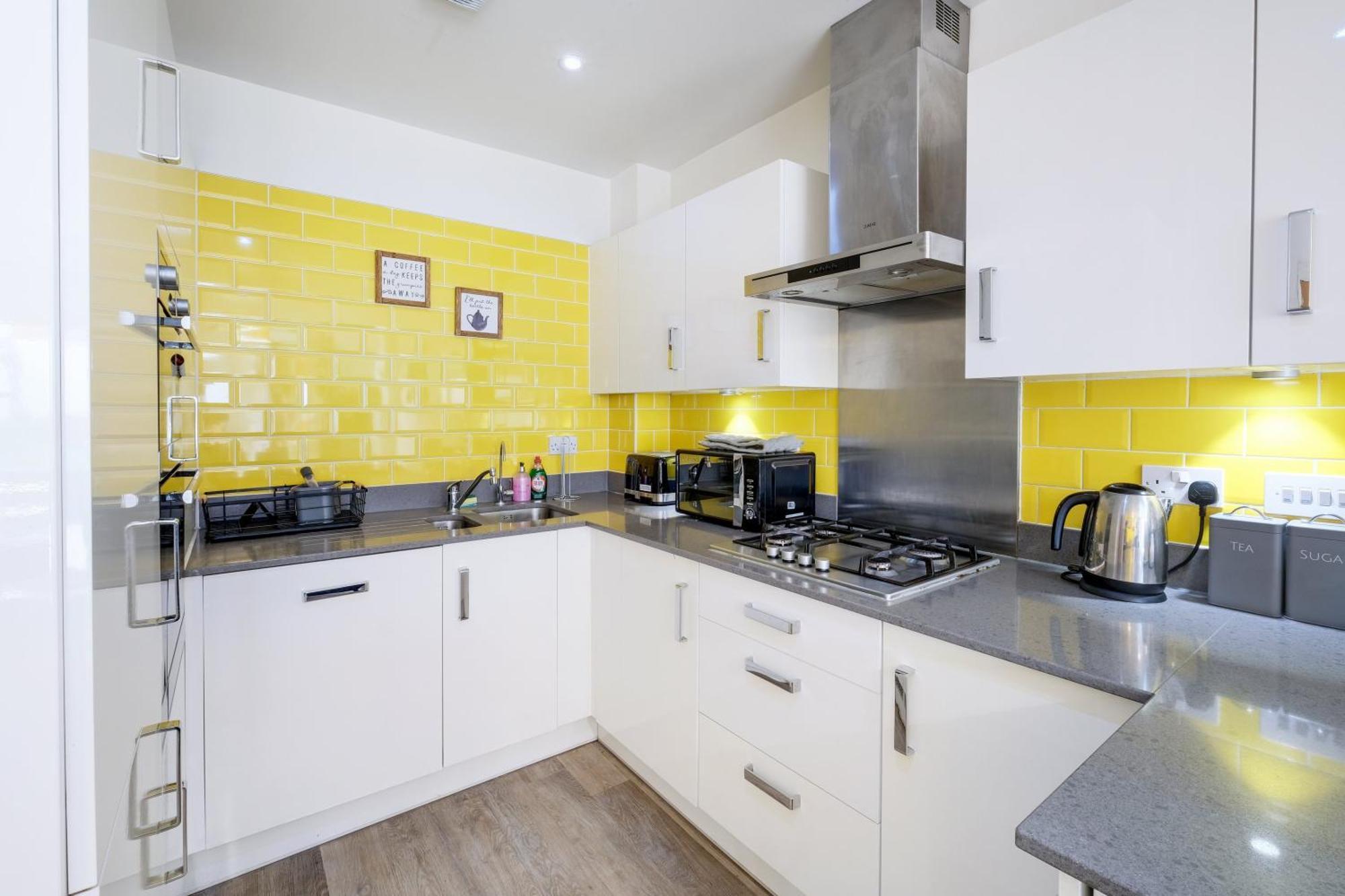 Foxherne 5Bdr 3Ba Serviced House With Parking - Slough By 360Stays Exterior foto