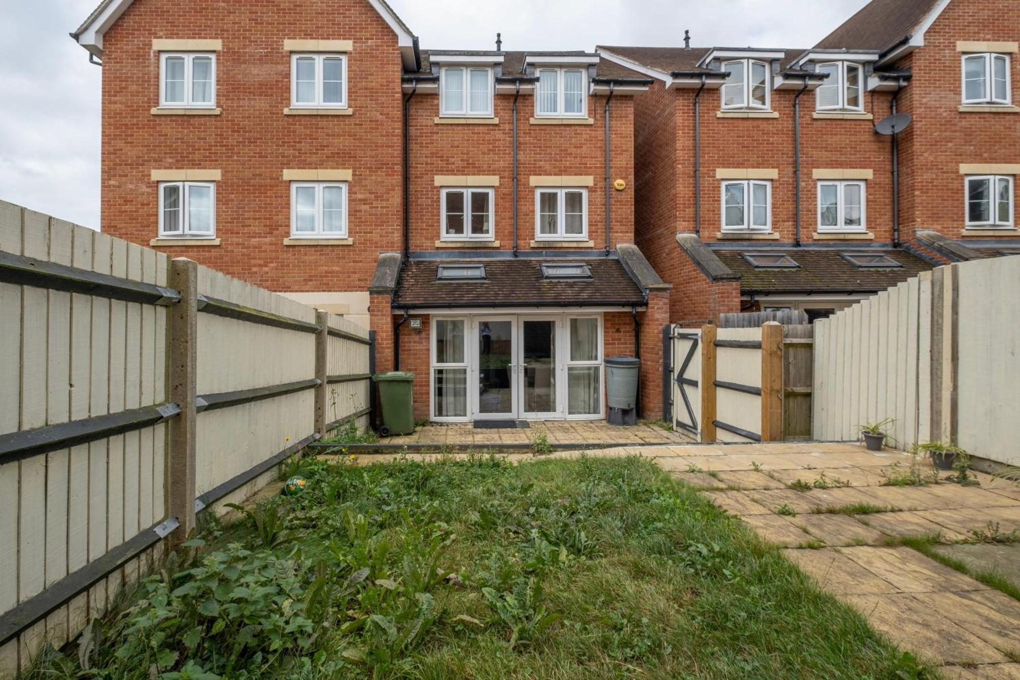Foxherne 5Bdr 3Ba Serviced House With Parking - Slough By 360Stays Exterior foto